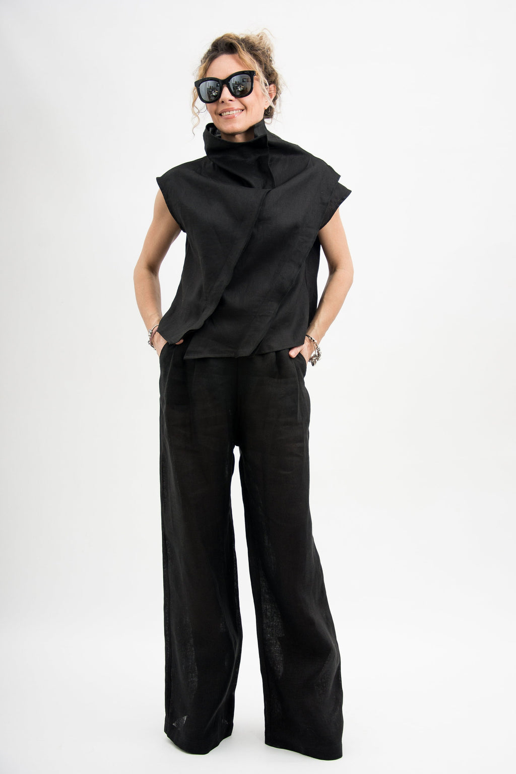 Helena Black Linen Blouse — The Clothing Closet