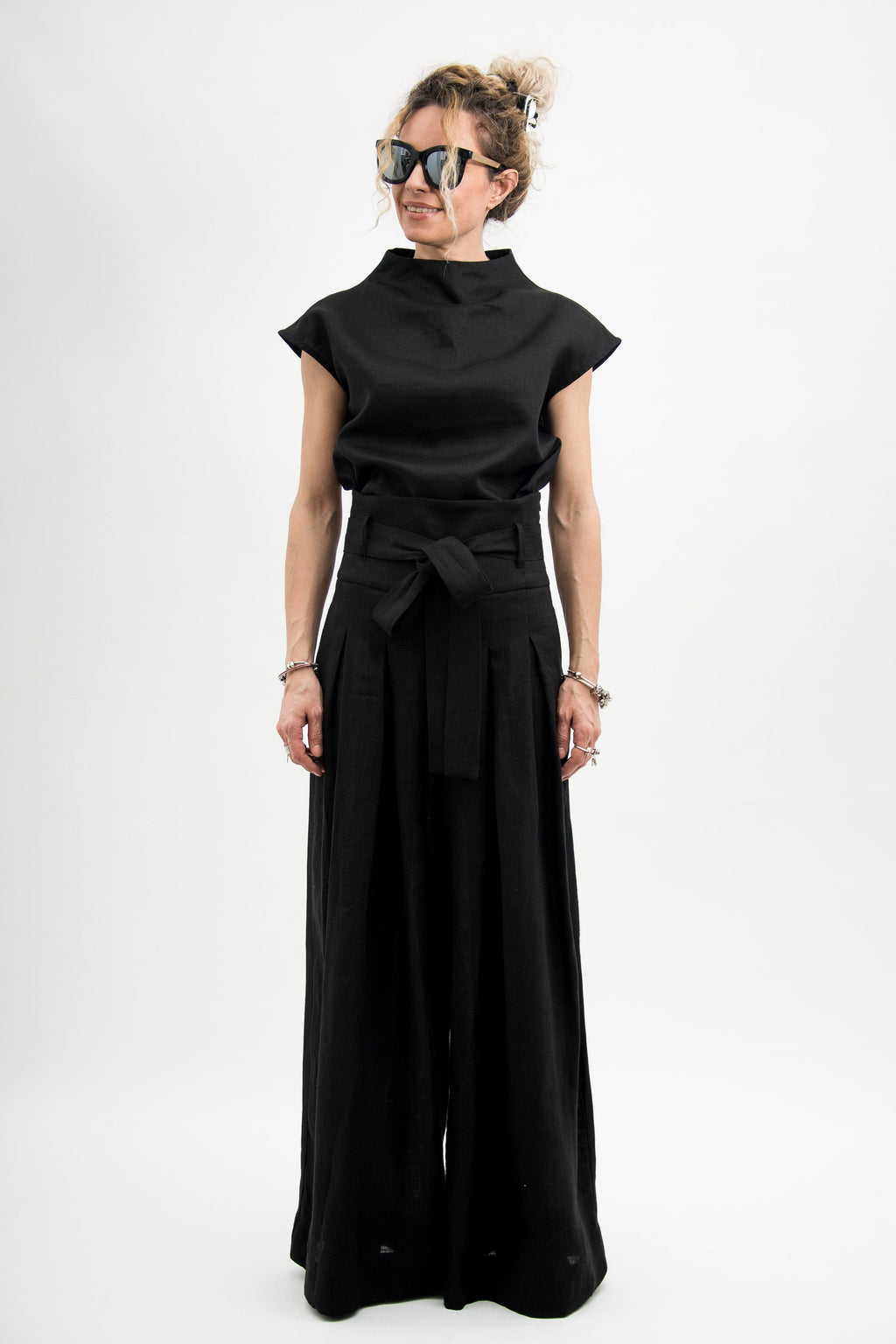 Ingrid Black Linen Blouse — The Clothing Closet