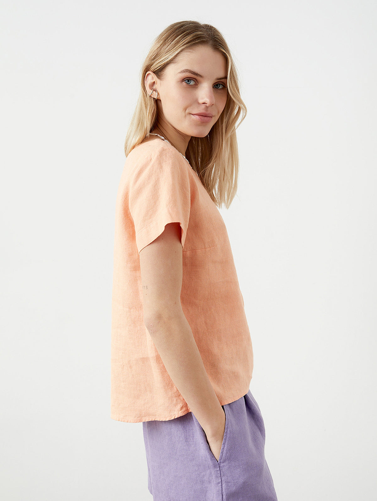 Della Blue Linen Blouse — view 4