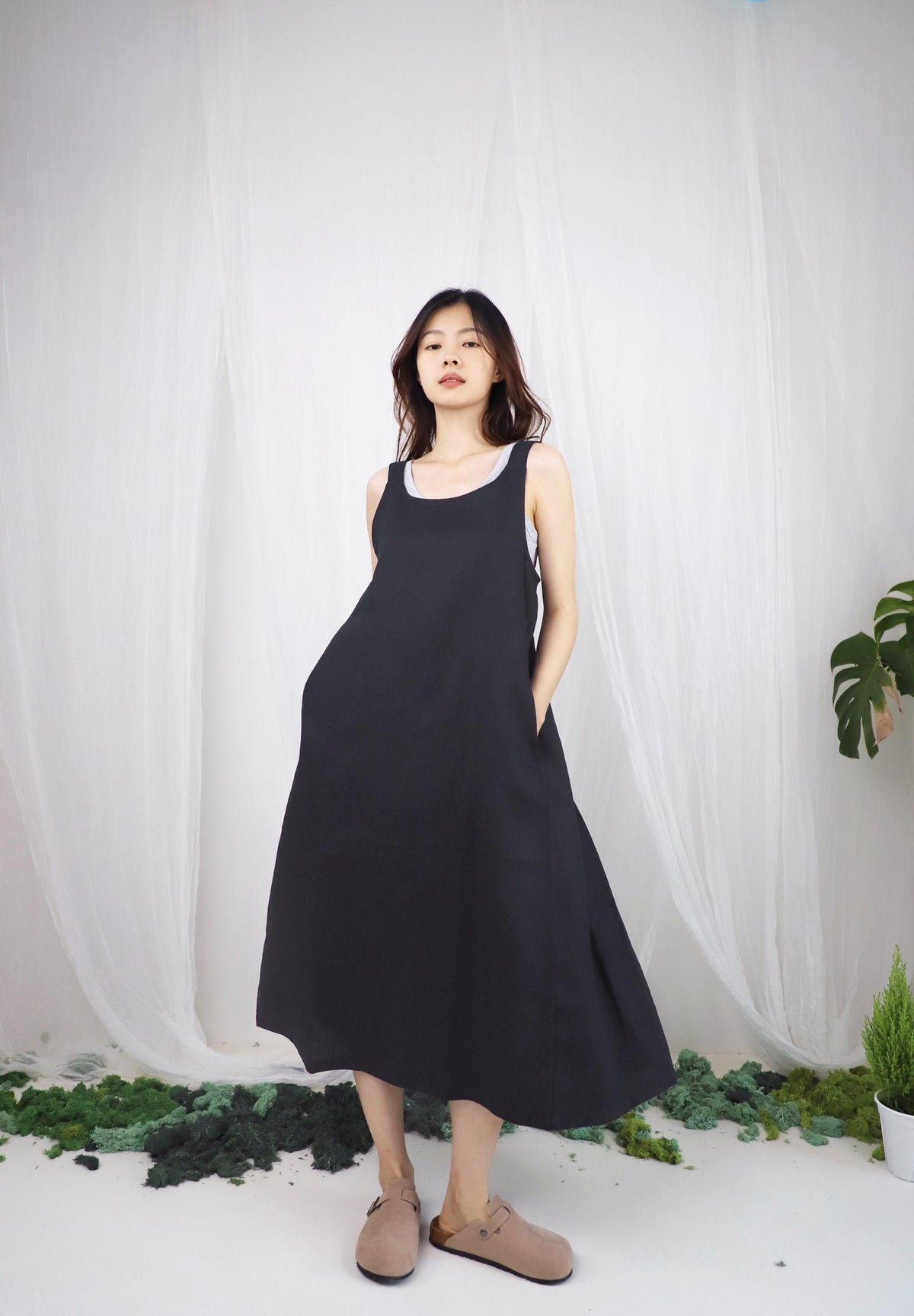 Hazel Black Linen Pleated Midi Pinafore Dress — view 3